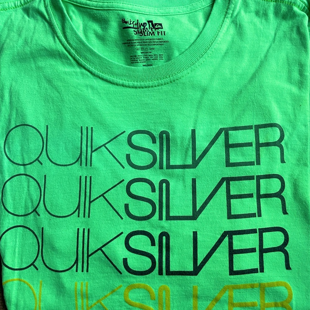 Quiksilver Slim Fit Short Sleeve T Size Large